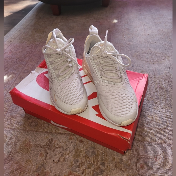 Womens Nike Airmax 270 cream off white - Picture 2 of 7